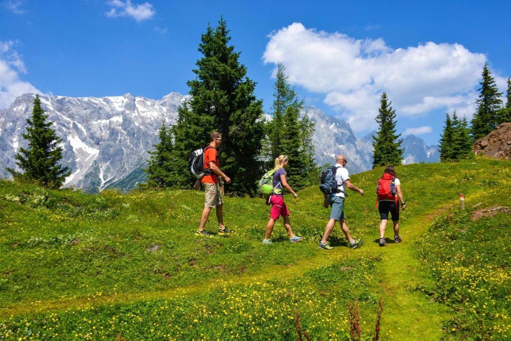 Hotel Lohningerhof Maria Alm am Steinernen Meer Luaran gambar